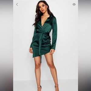 Boohoo new with tag emerald green wrap belted dress